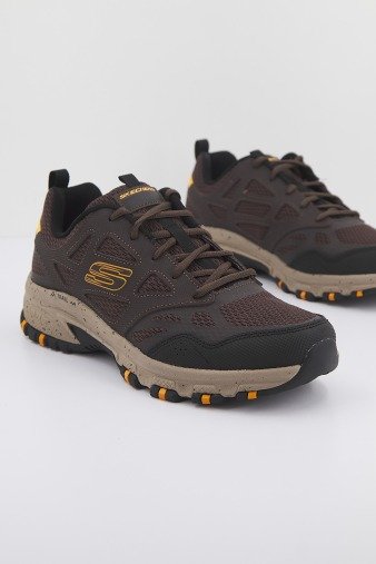 SKECHERS HILLCREST en color BRN  (1)