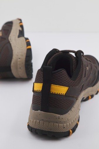 SKECHERS HILLCREST en color BRN  (3)