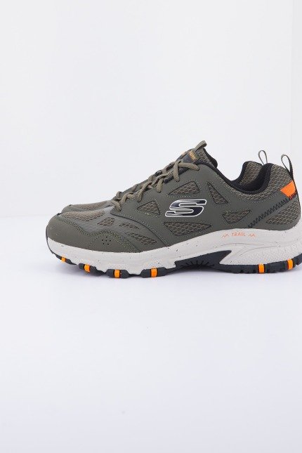 SKECHERS HILLCREST en color OLV  (1)