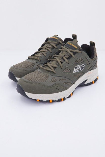 SKECHERS HILLCREST en color OLV  (2)