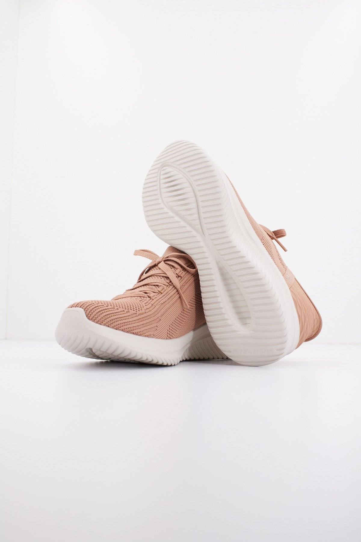 SKECHERS SLIP-INS: ULTRA FLEX en color TAN  (4)