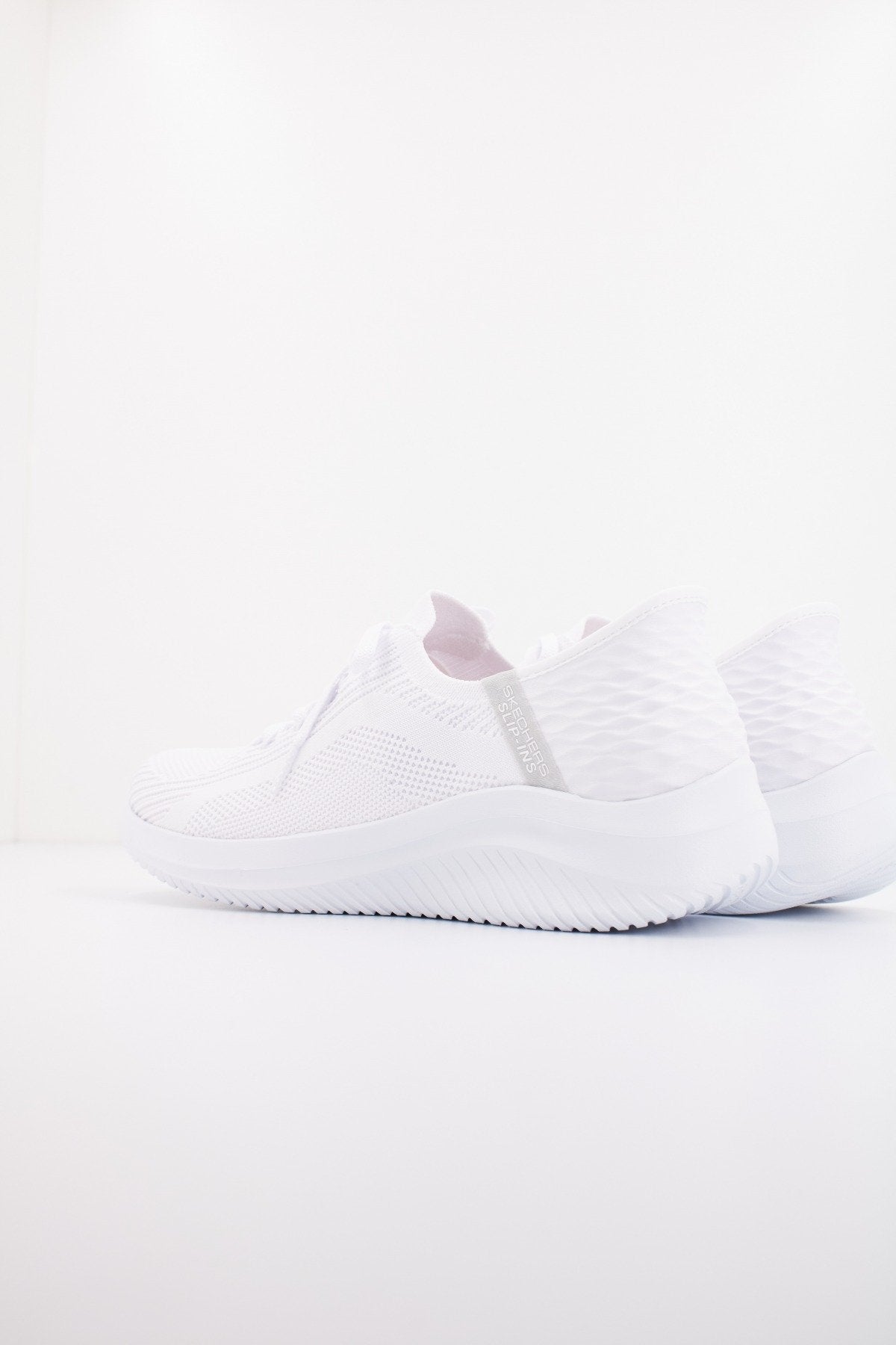 SKECHERS SLIP-INS: ULTRA FLEX en color WHT  (3)