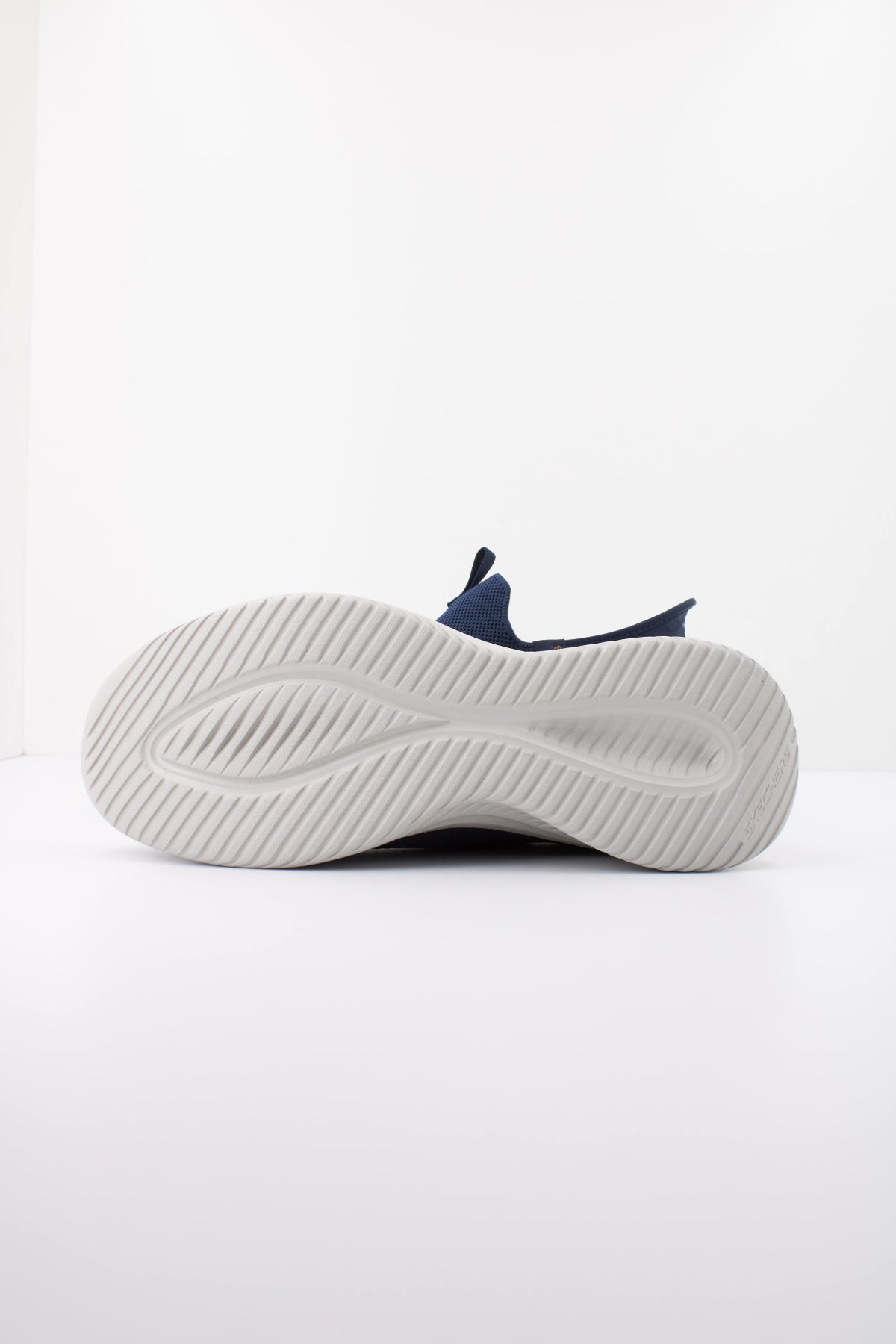 SKECHERS SLIP-INS: ULTRA FL en color NVY  (5)