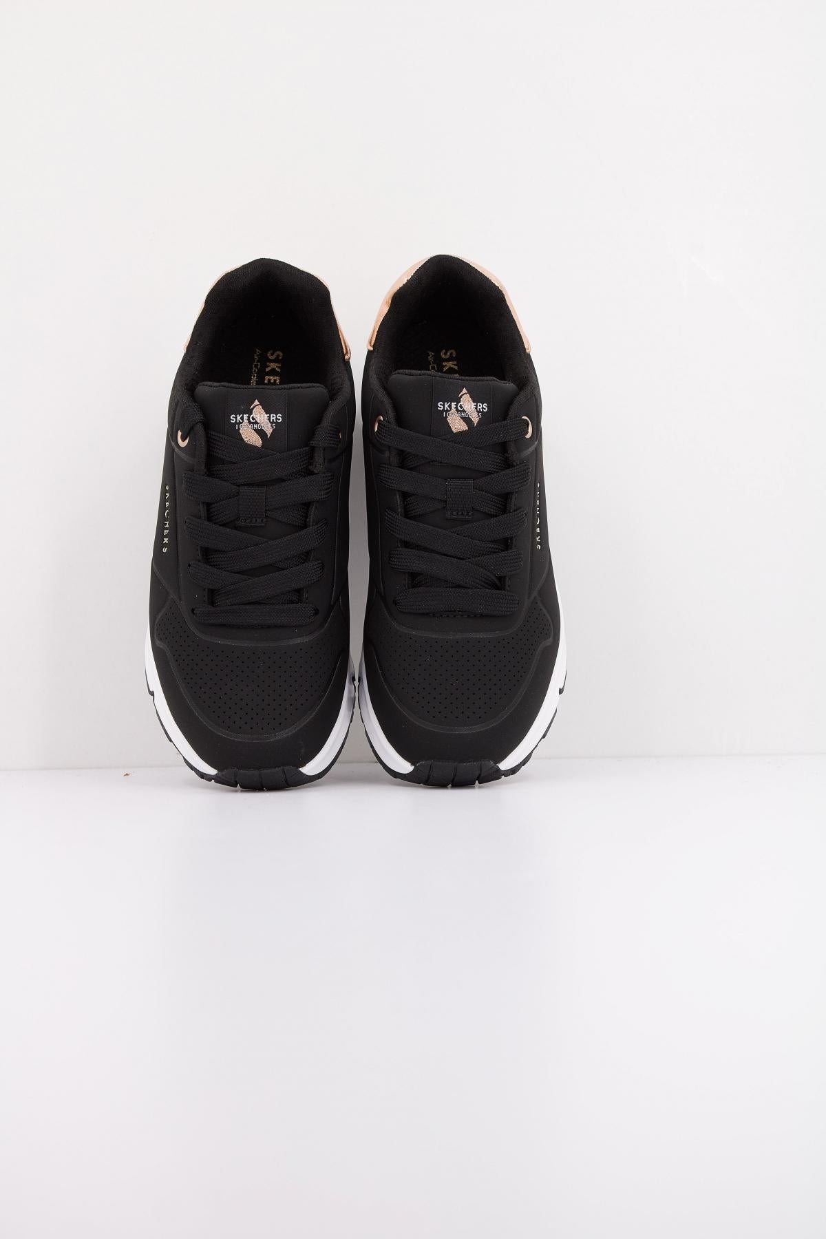 SKECHERS UNO GEN en color BLK  (3)