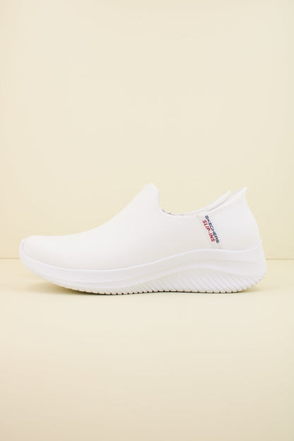 SKECHERS S  SLIP-INS en color WHT  (1)