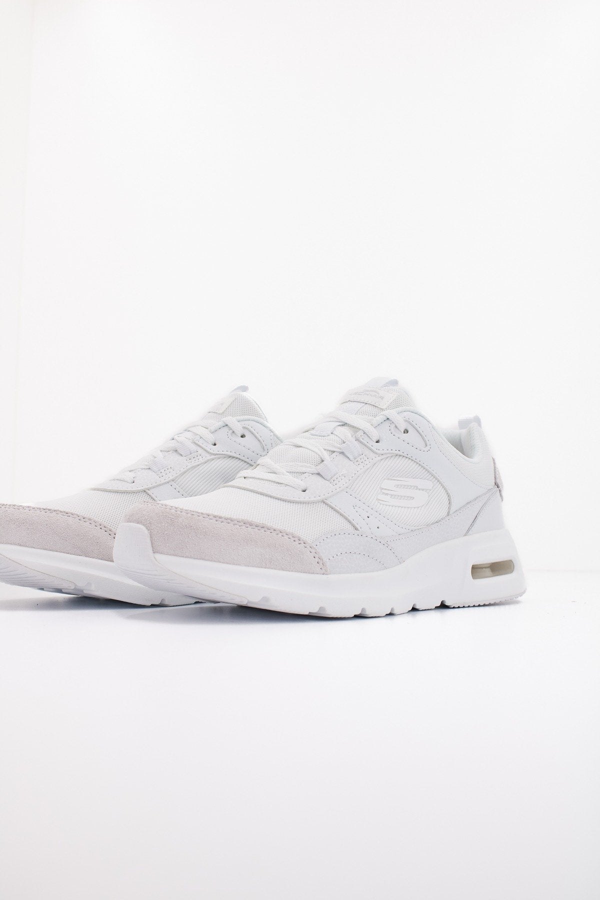 SKECHERS  SKECH-AIR COURT en color WHT  (2)