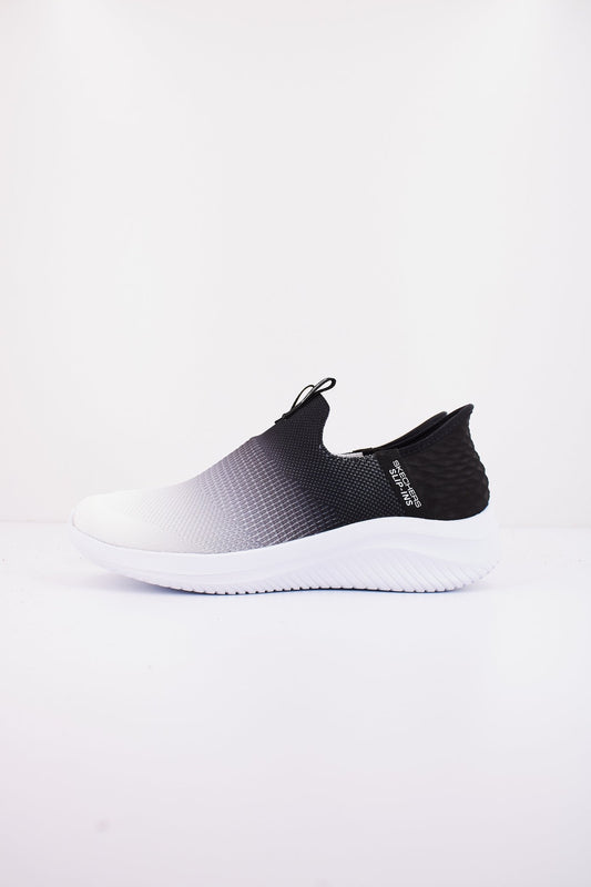 SKECHERS SLIP INS S  en color BKW  (1)
