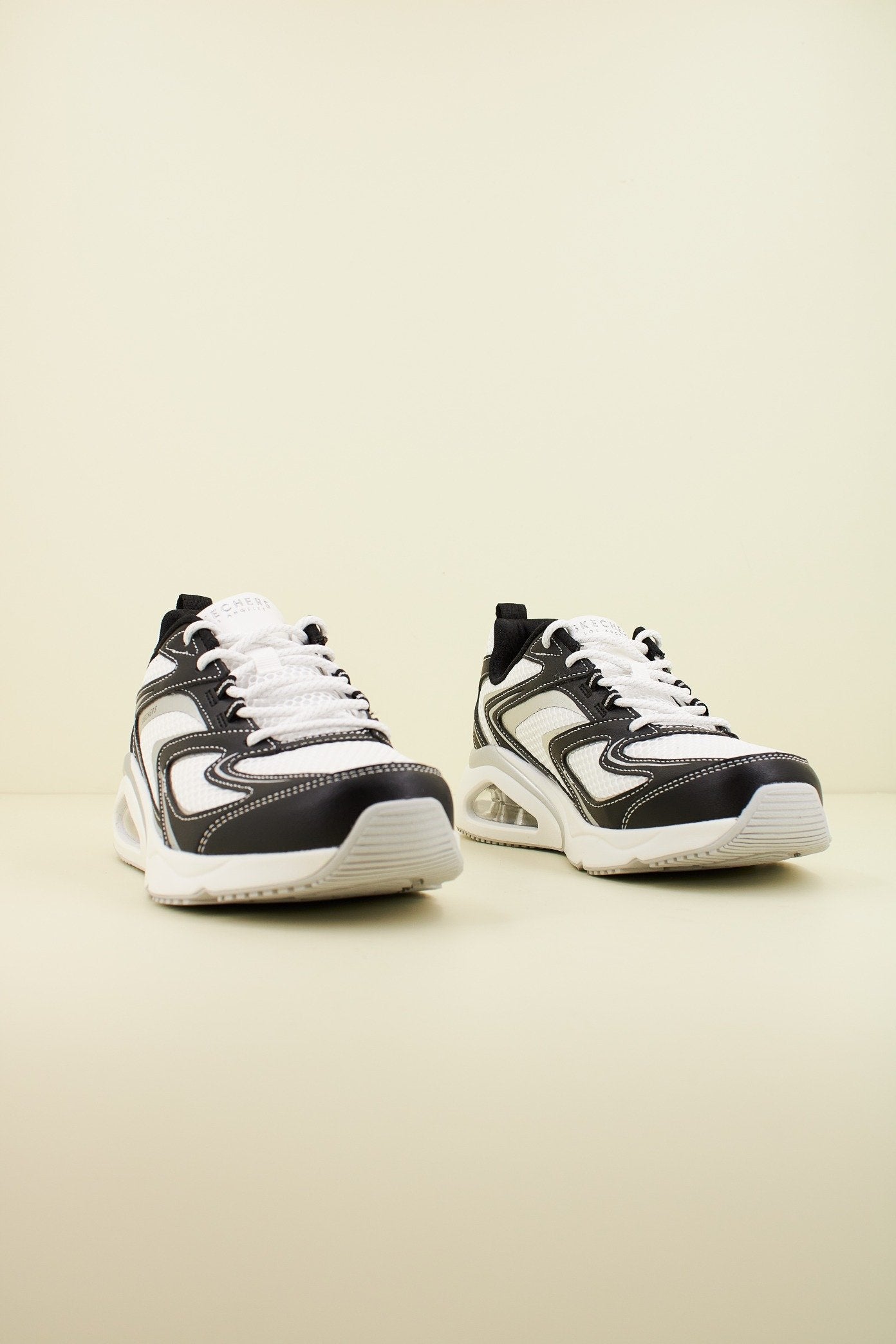 SKECHERS TRES-AIR UNO en color WBK  (2)