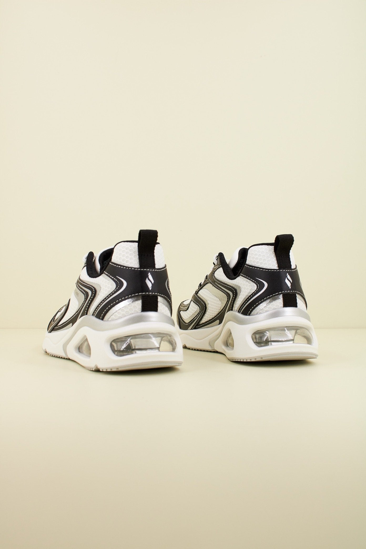 SKECHERS TRES-AIR UNO en color WBK  (3)
