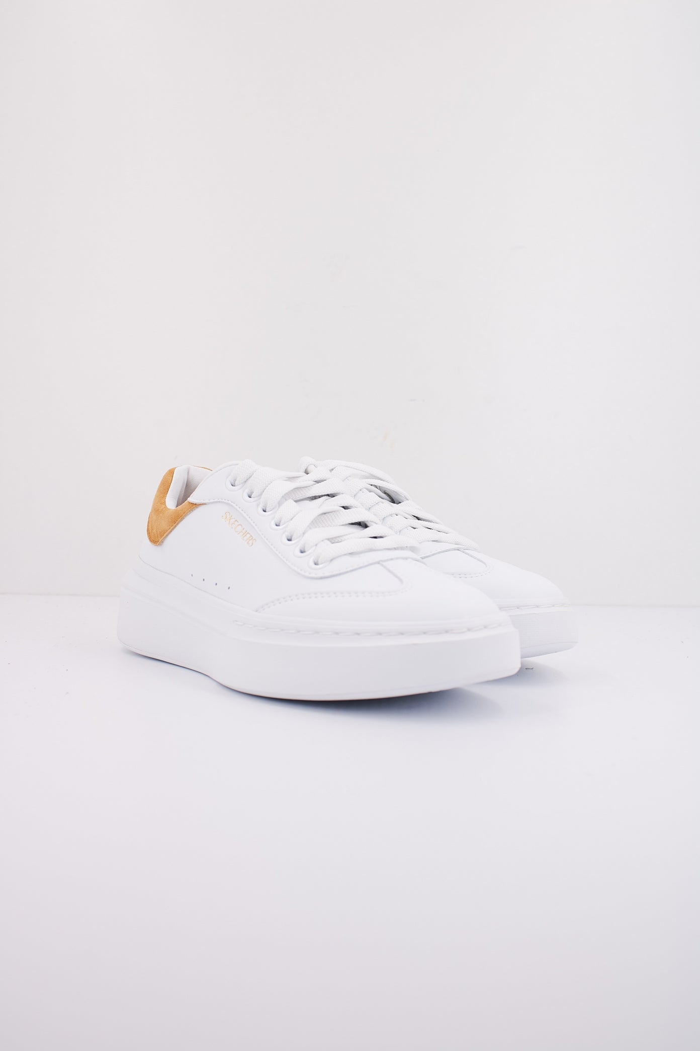 SKECHERS CORDOBA CLASSIC en color WTAN  (2)