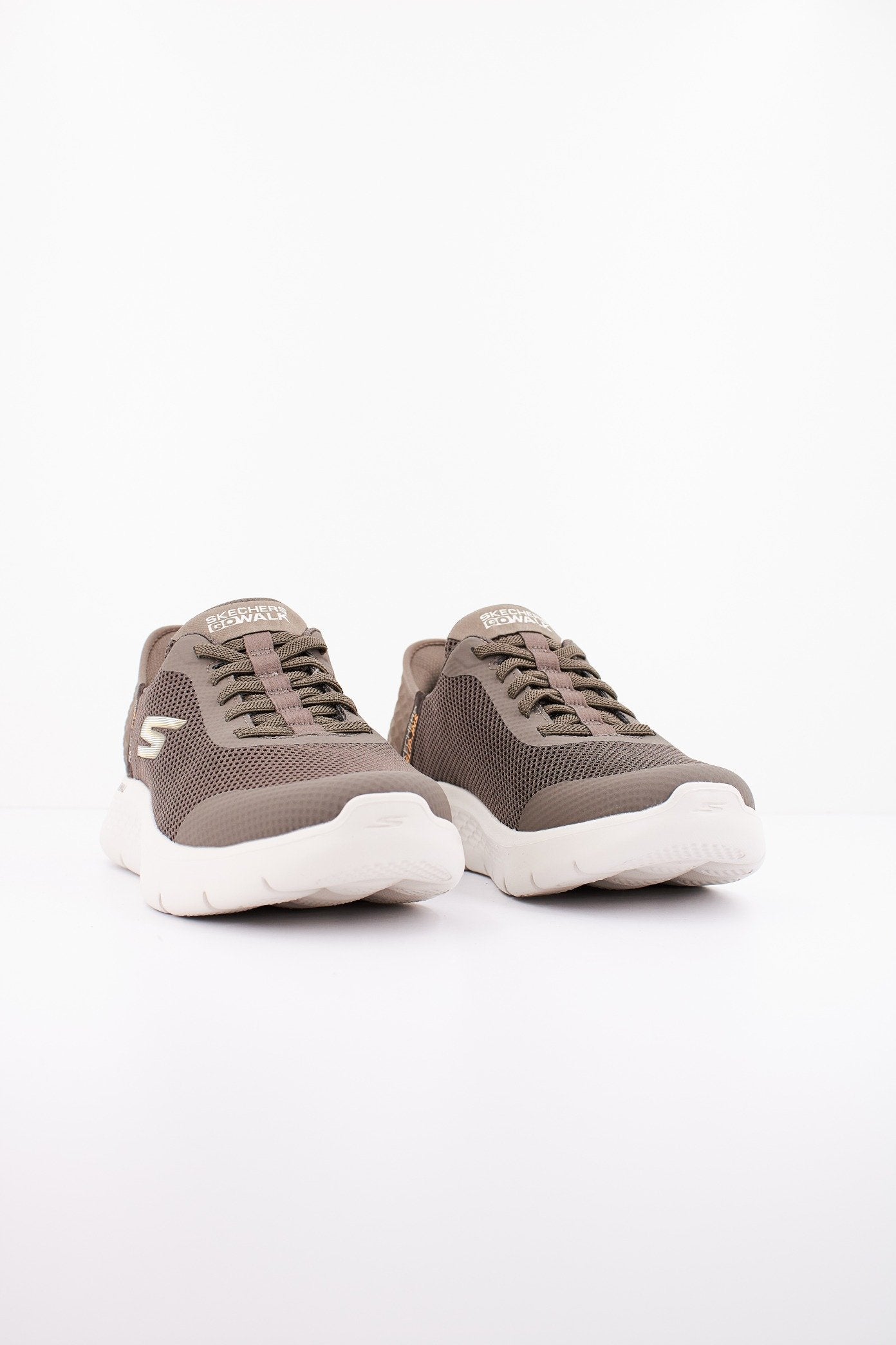 SKECHERS SLIP INS: GO WALK AR en color BRN  (2)