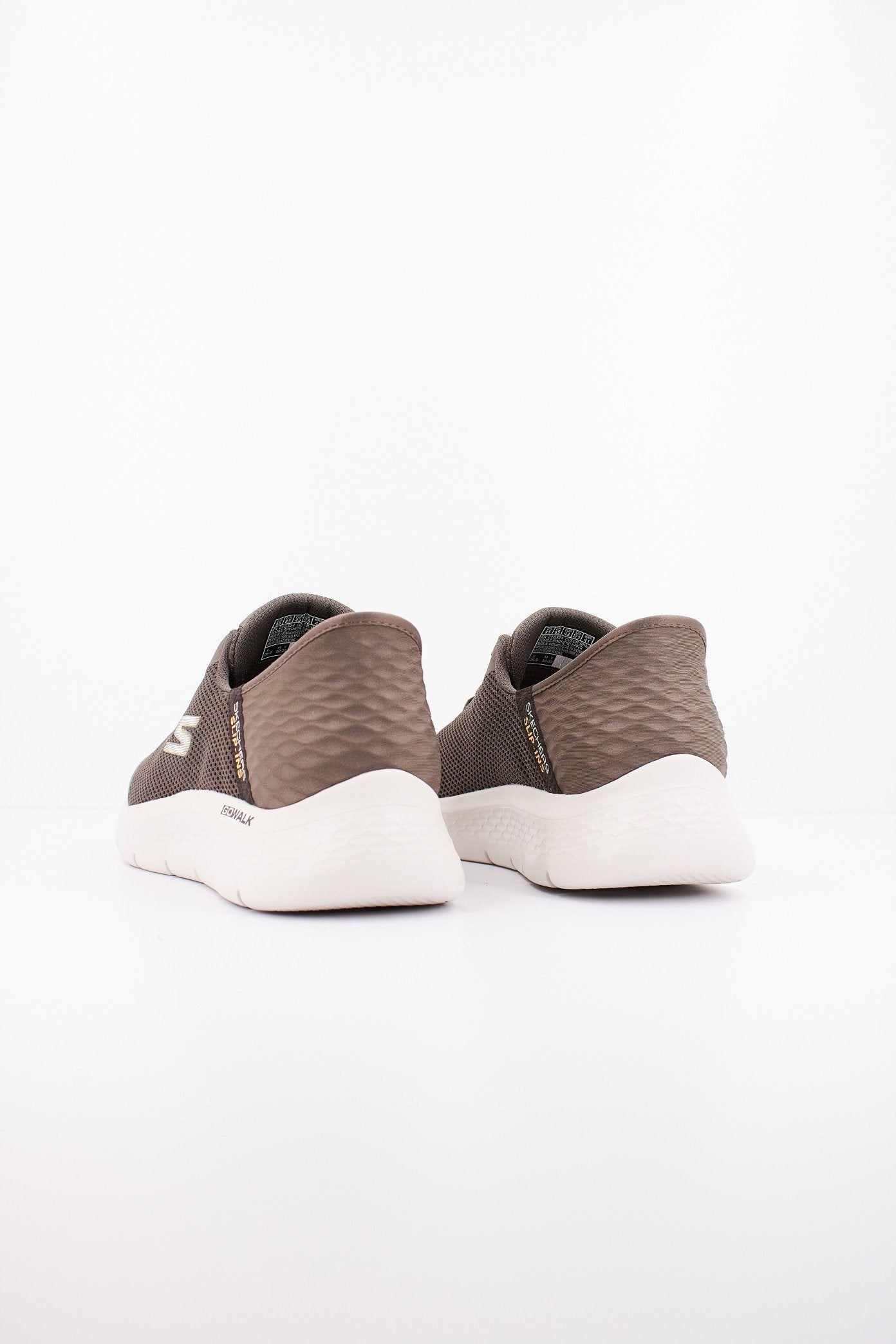 SKECHERS SLIP INS: GO WALK AR en color BRN  (3)