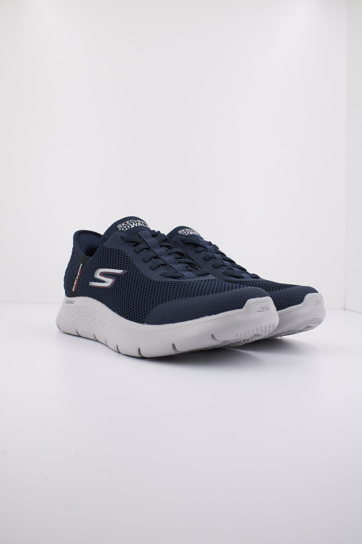 SKECHERS SLIP INS: GO WALK AR en color NVY  (2)