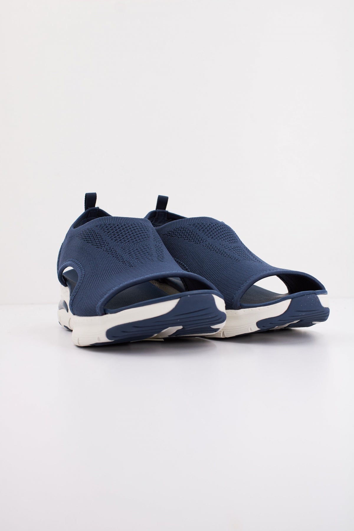 SKECHERS ARCH FIT en color NVY  (2)