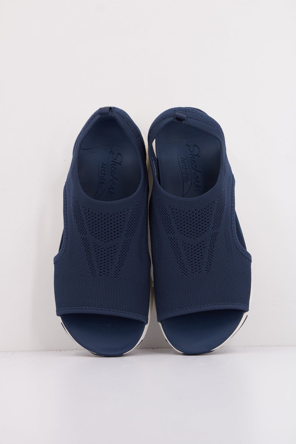 SKECHERS ARCH FIT en color NVY  (3)