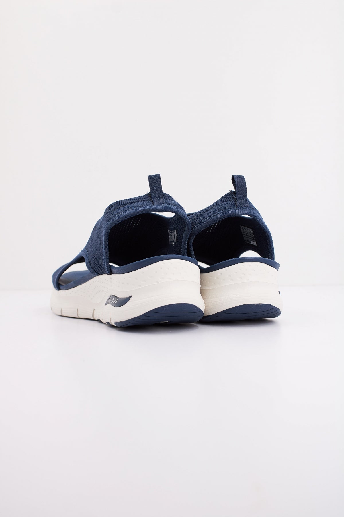 SKECHERS ARCH FIT en color NVY  (4)