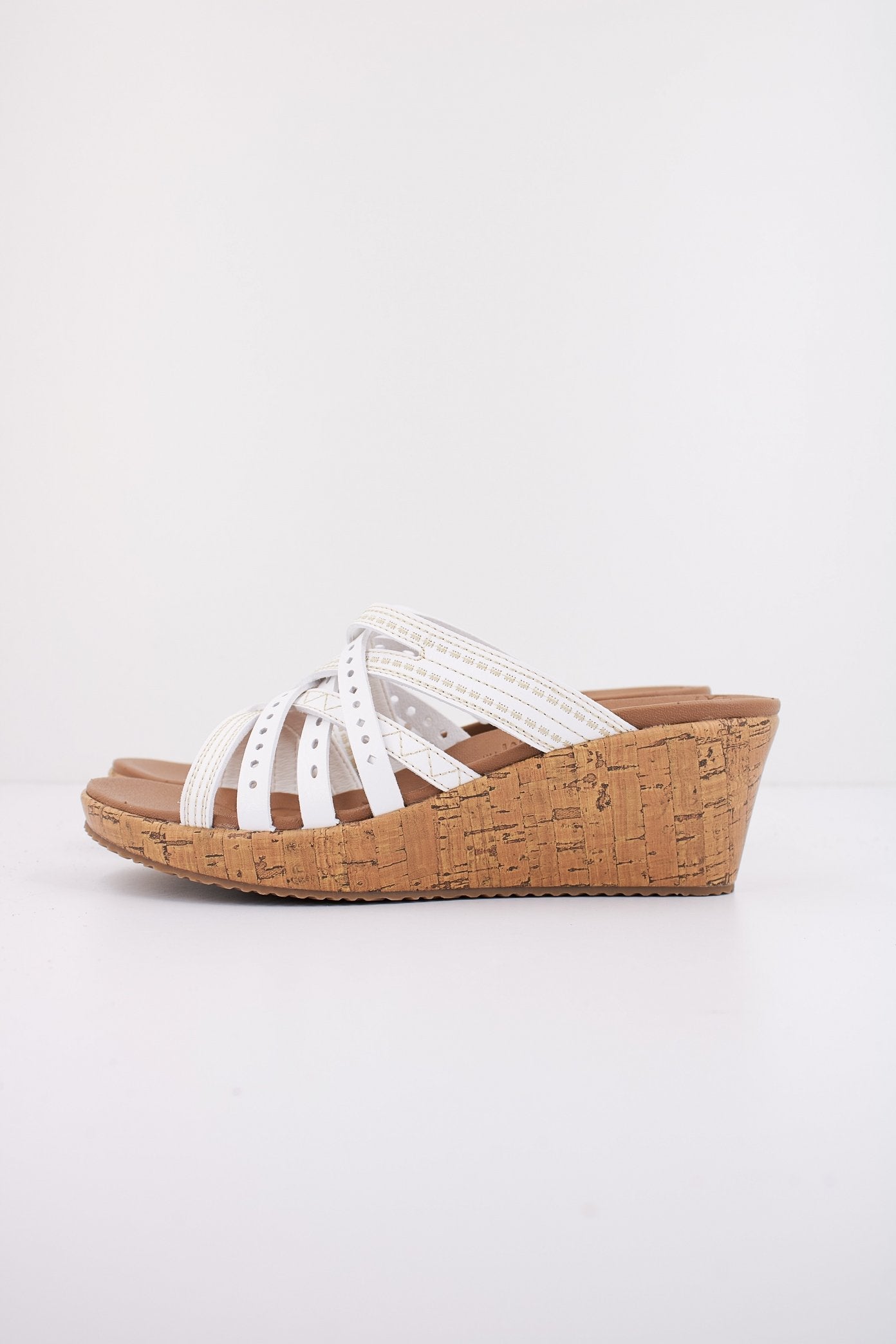 SKECHERS BEVERLEE - HOT SPRIN en color WHT  (1)