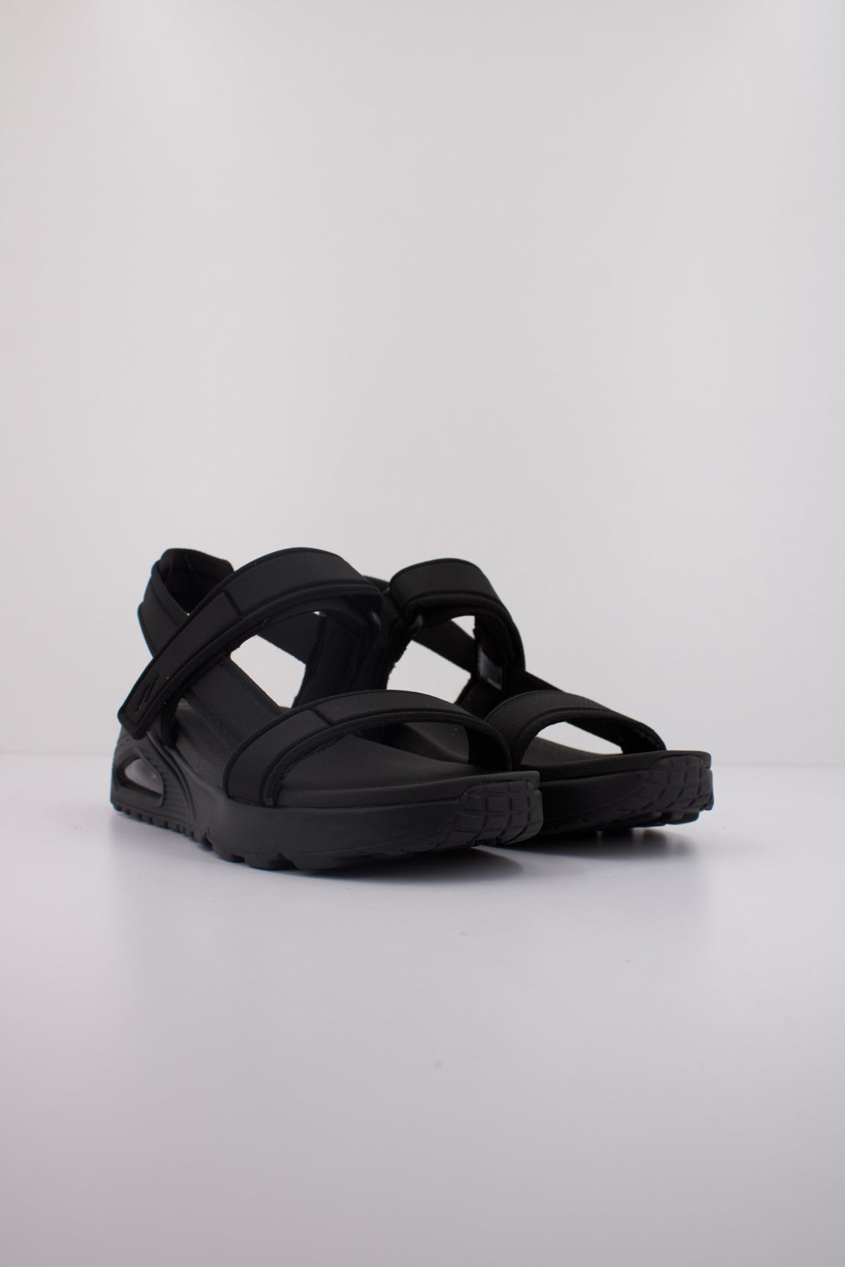 SKECHERS UNO - SUMMER STAND  en color BBK  (2)