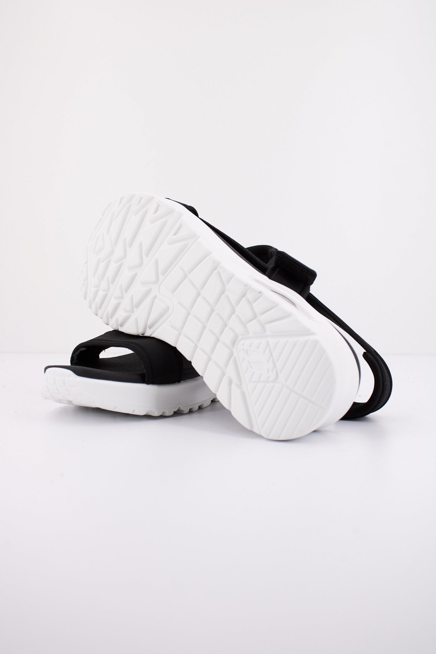 SKECHERS UNO - SUMMER STAND  en color BLK  (4)
