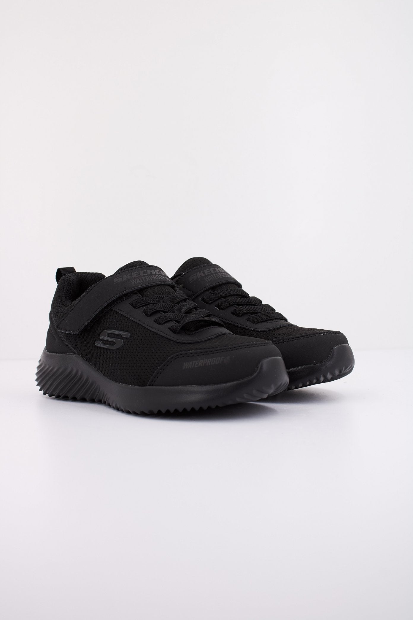 SKECHERS BOUNDER-DRIPPER DROP en color BBK  (2)