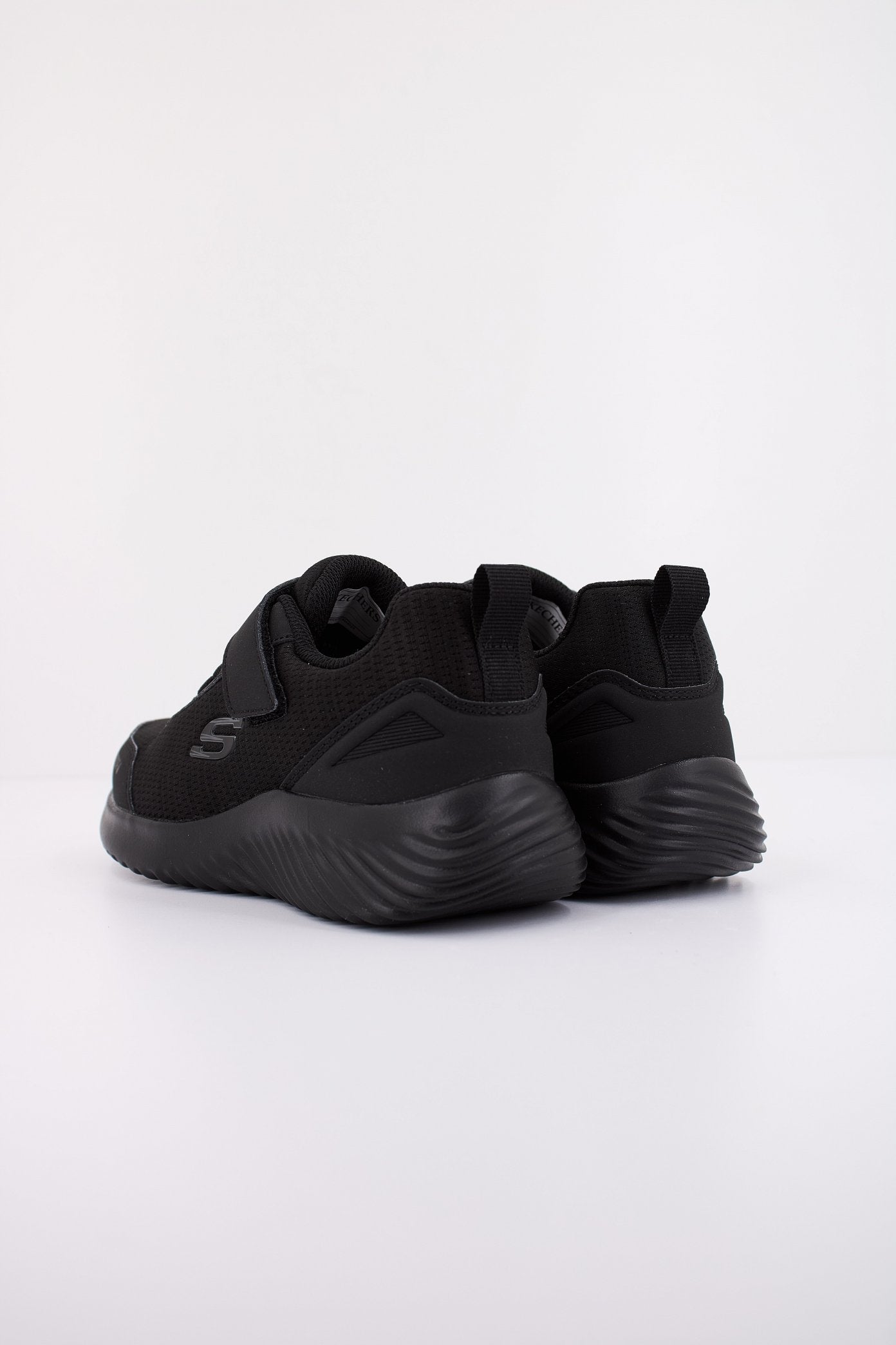 SKECHERS BOUNDER-DRIPPER DROP en color BBK  (4)