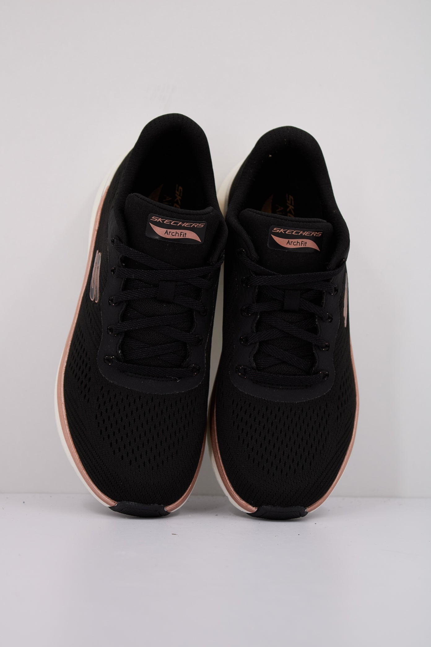 SKECHERS ARCH FIT .-GLOW TH en color BKRG  (3)