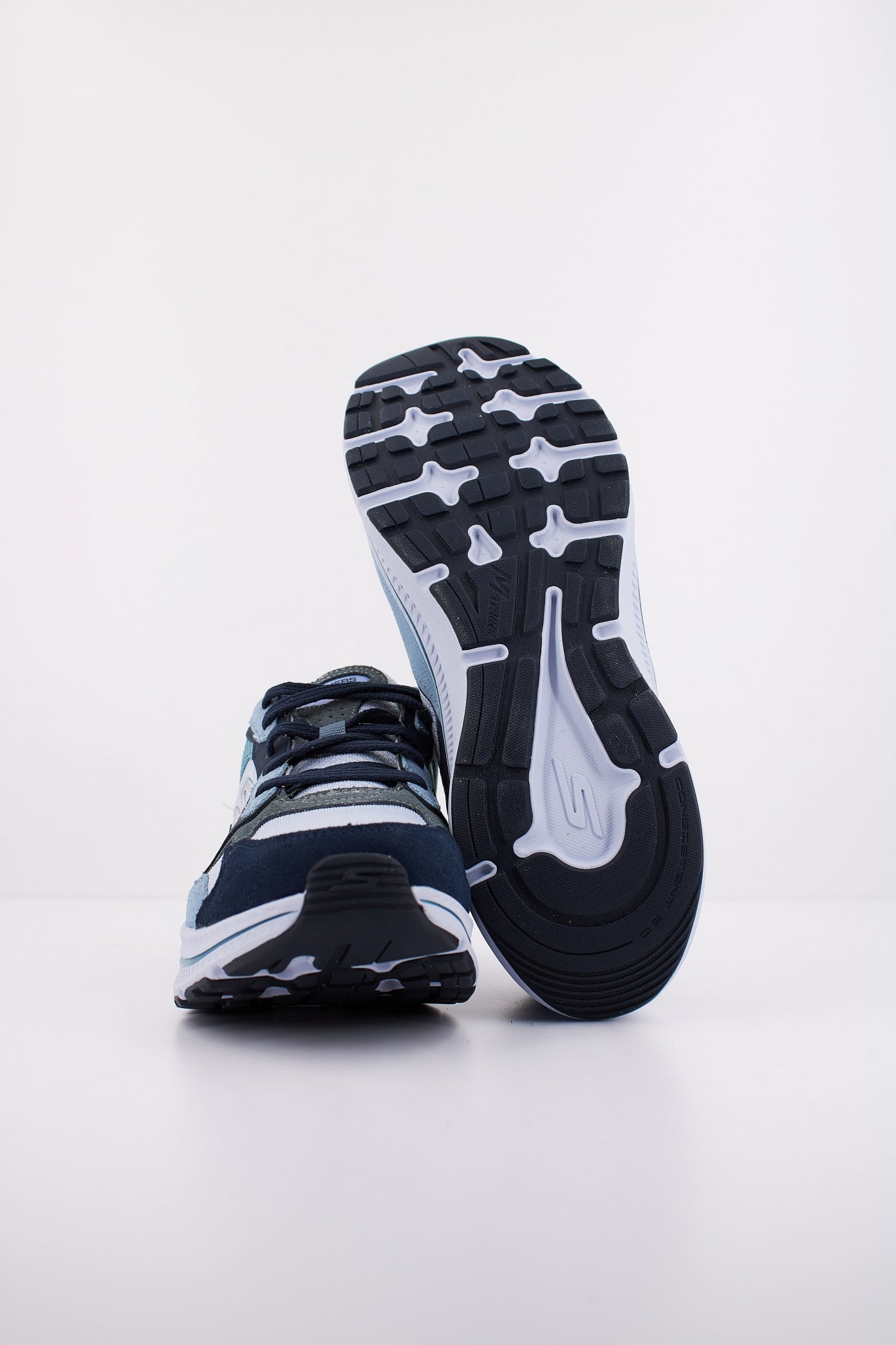 SKECHERS  GO RUN CONSISTENT  en color BLNV  (5)
