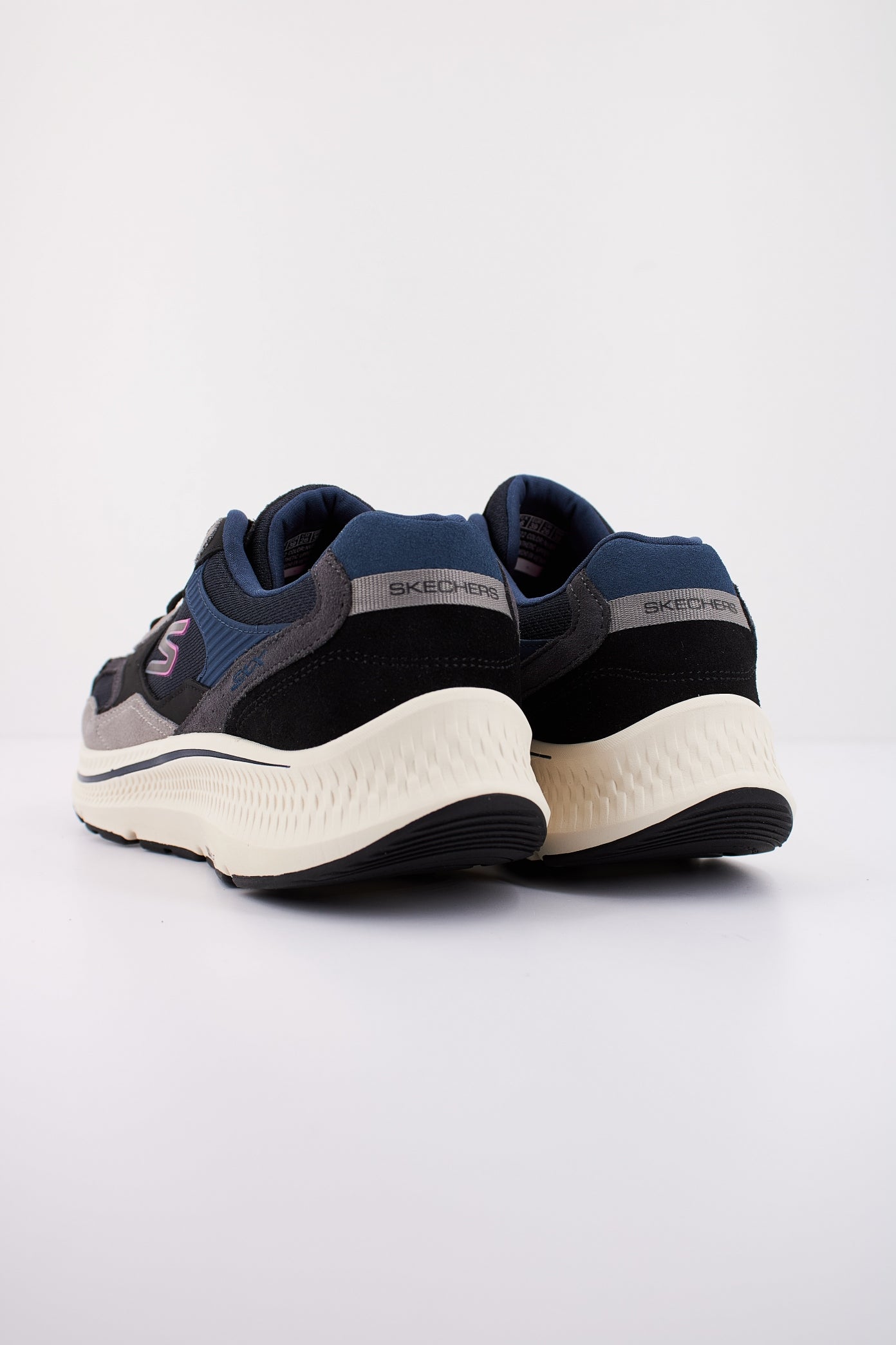SKECHERS  GO RUN CONSISTENT  en color NVBK  (4)