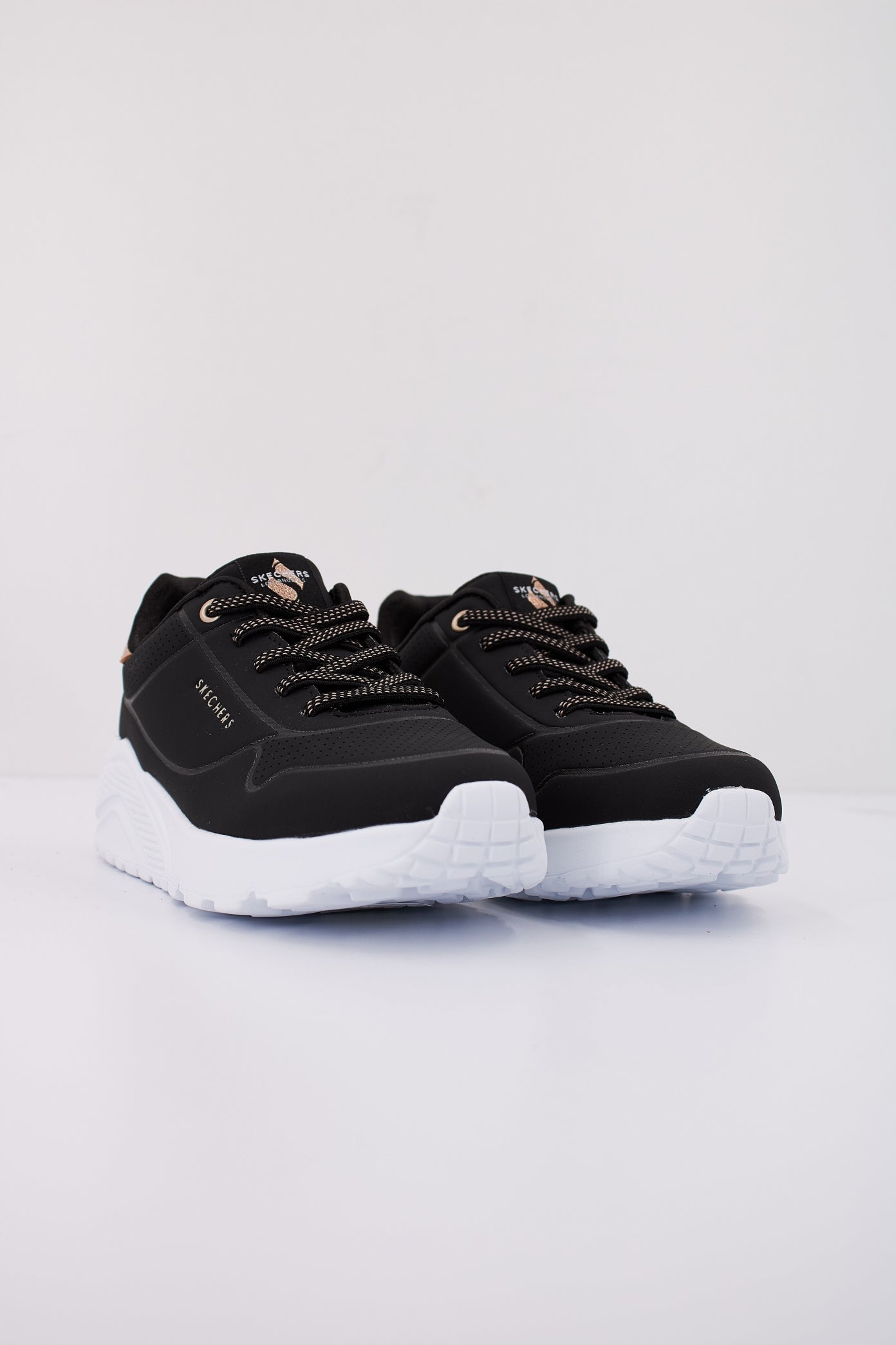 SKECHERS UNO LITE-METALLIC MO en color BLK  (2)
