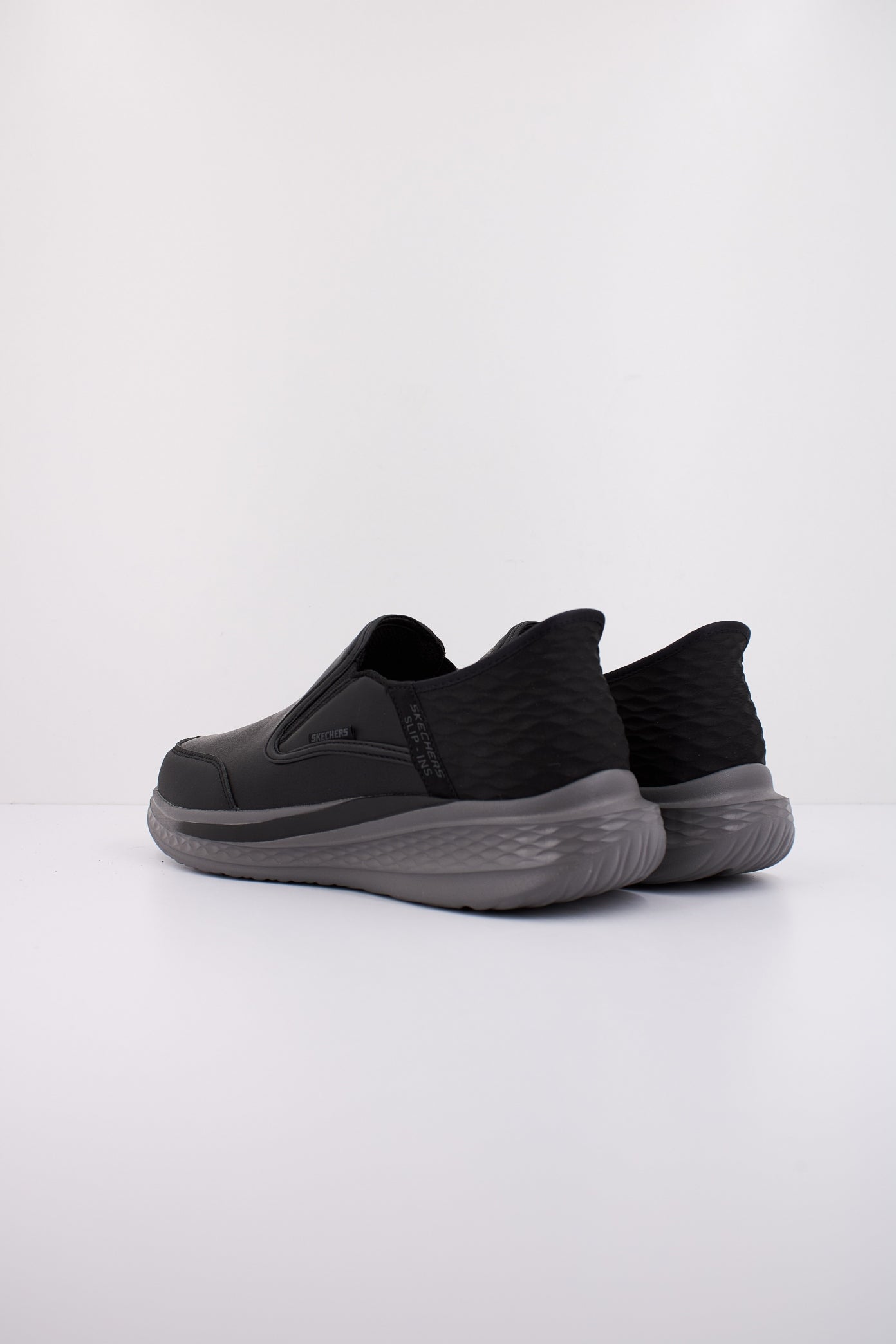 SKECHERS SLADE - COOPER SLIP- en color BLK  (4)