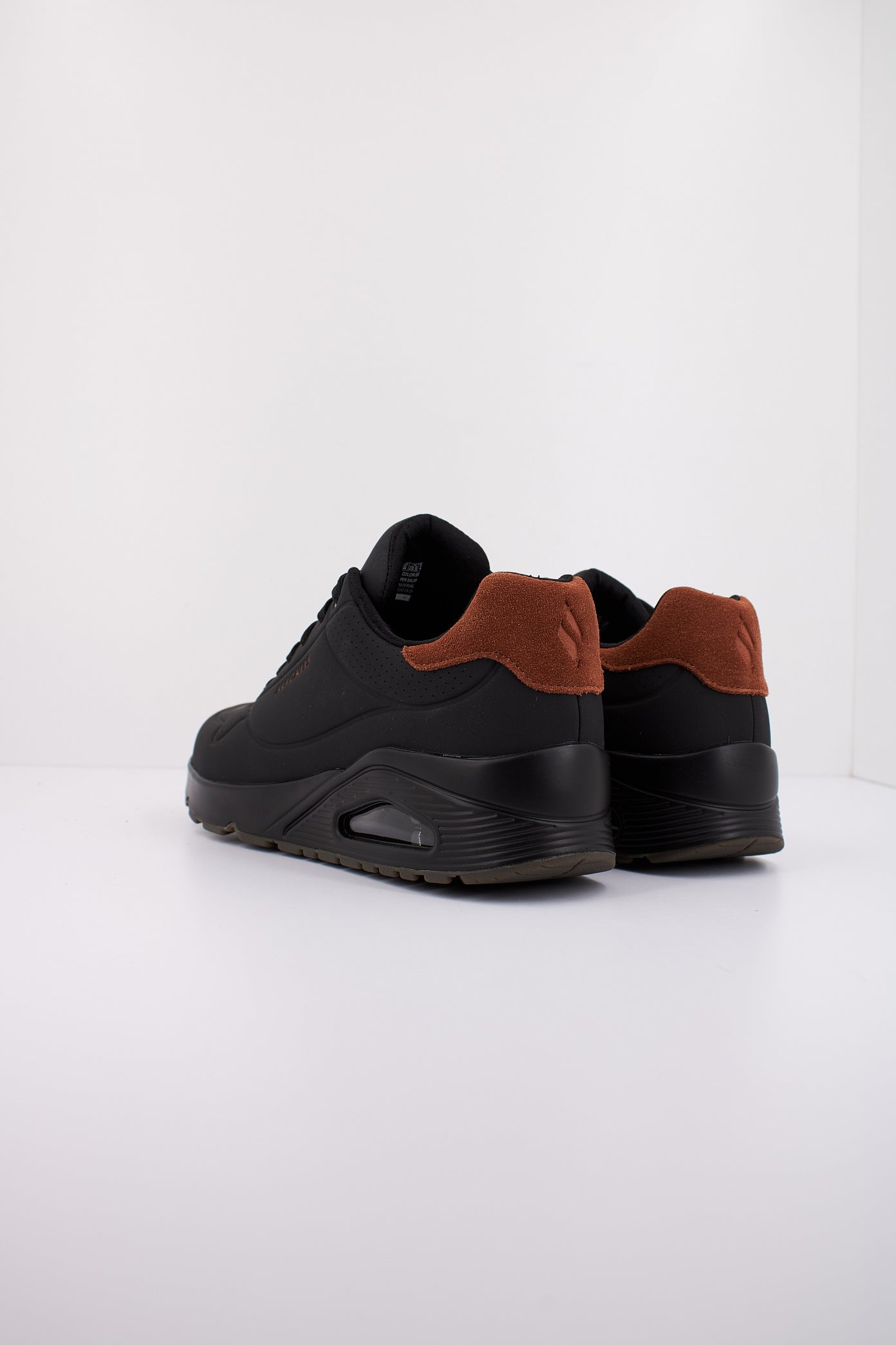 SKECHERS UNO - SUITED ON AIR en color BBK  (4)