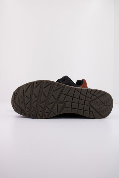 SKECHERS UNO - SUITED ON AIR en color BBK  (5)