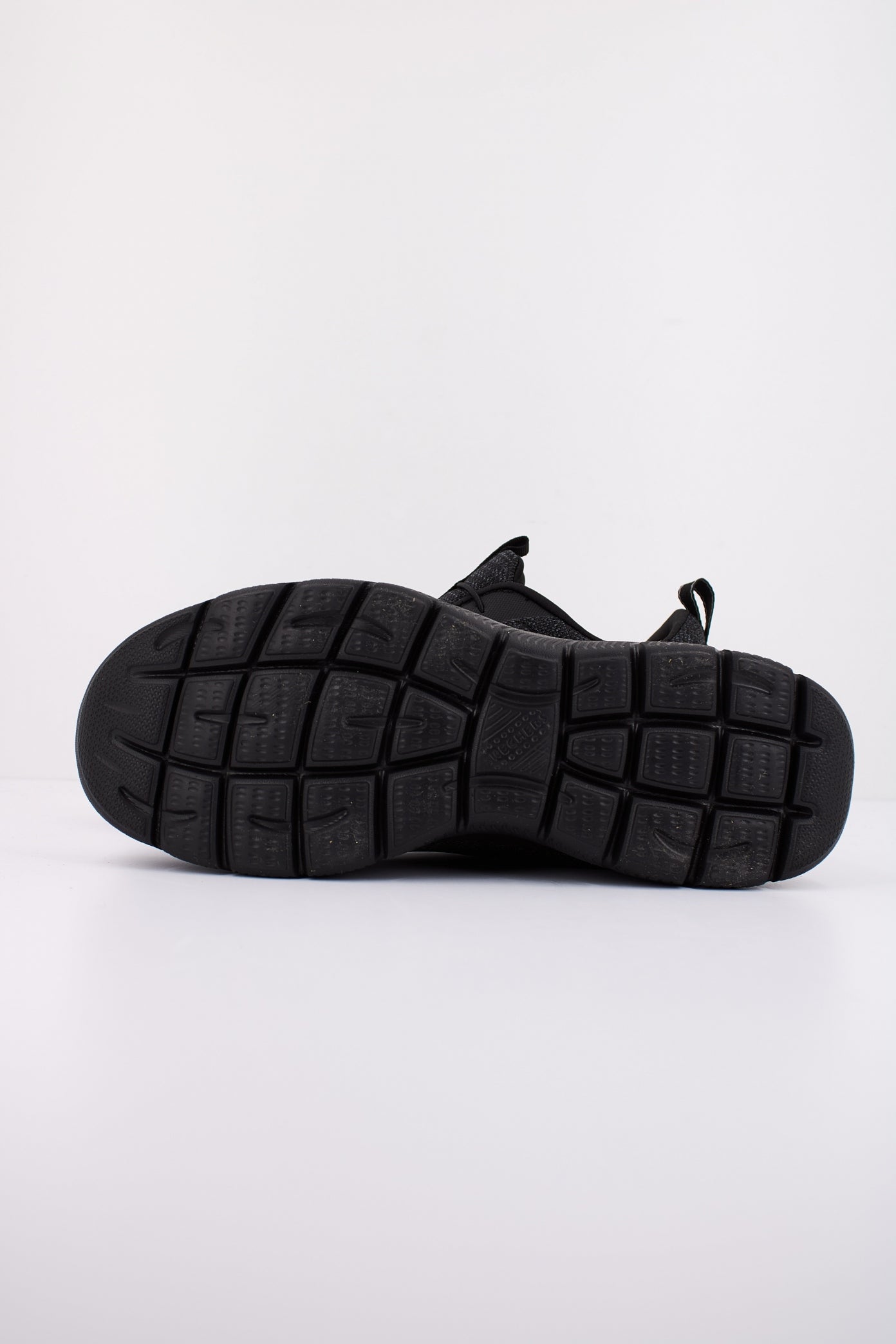 SKECHERS SUMMITS - SORENZ en color BBK  (5)