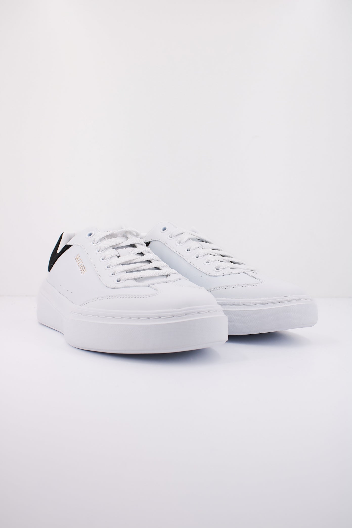 SKECHERS CORDOVA CLASSIC - LI en color WBK  (2)