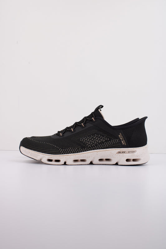 SKECHERS GILDE STEP GRATIFY en color BKGD  (1)
