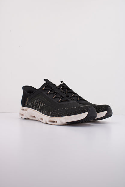 SKECHERS GILDE STEP GRATIFY en color BKGD  (2)
