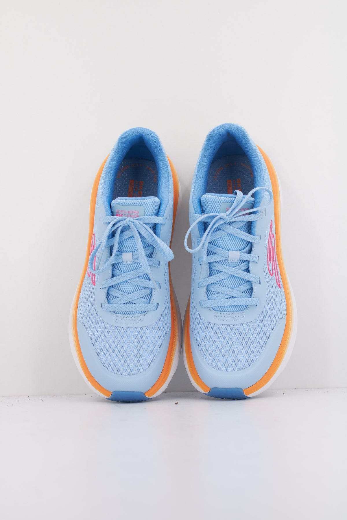 SKECHERS MAX CUSHIONING ENDEA en color BLOR  (3)