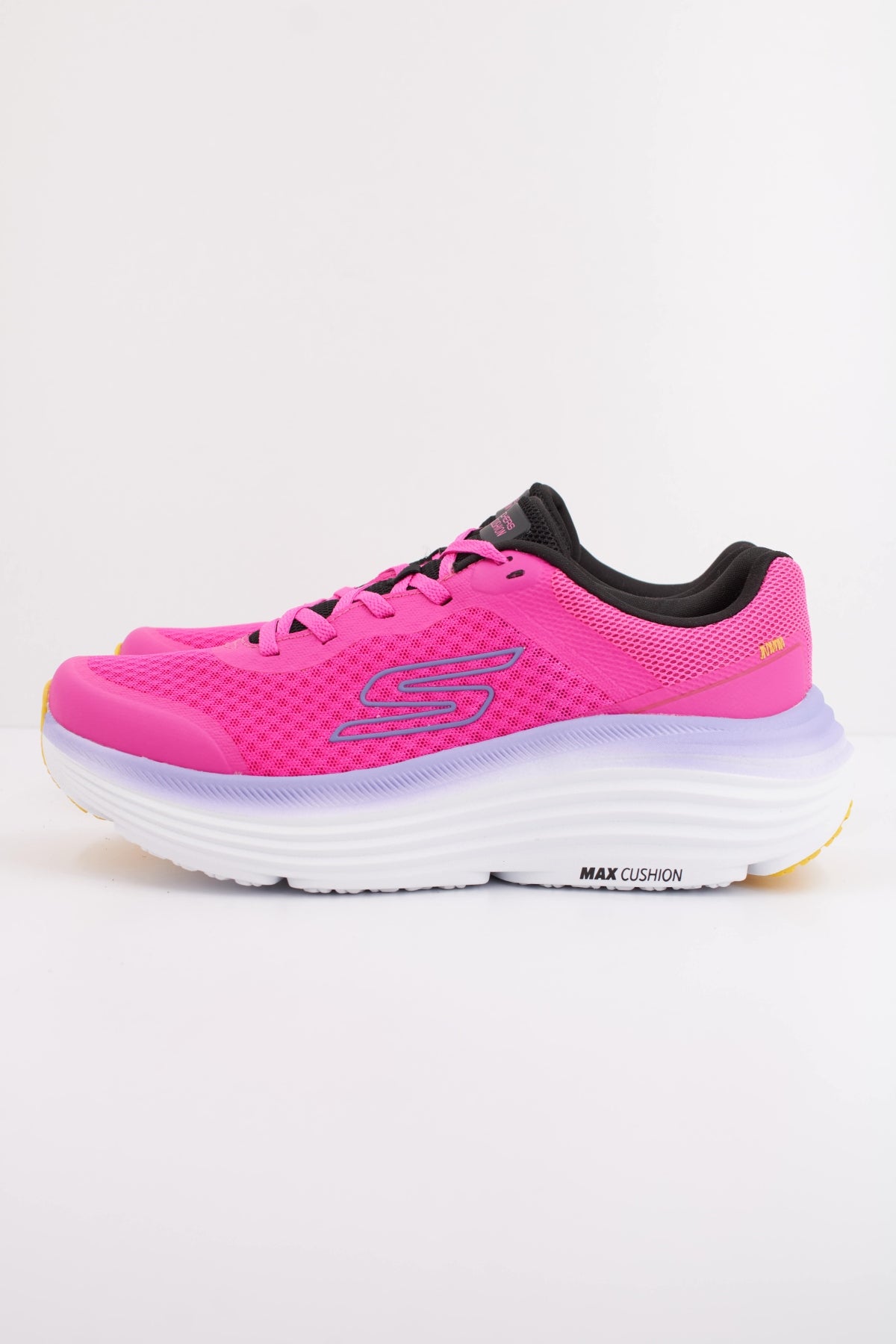 SKECHERS  MAX CUSHIONING ENDE en color RAS  (1)