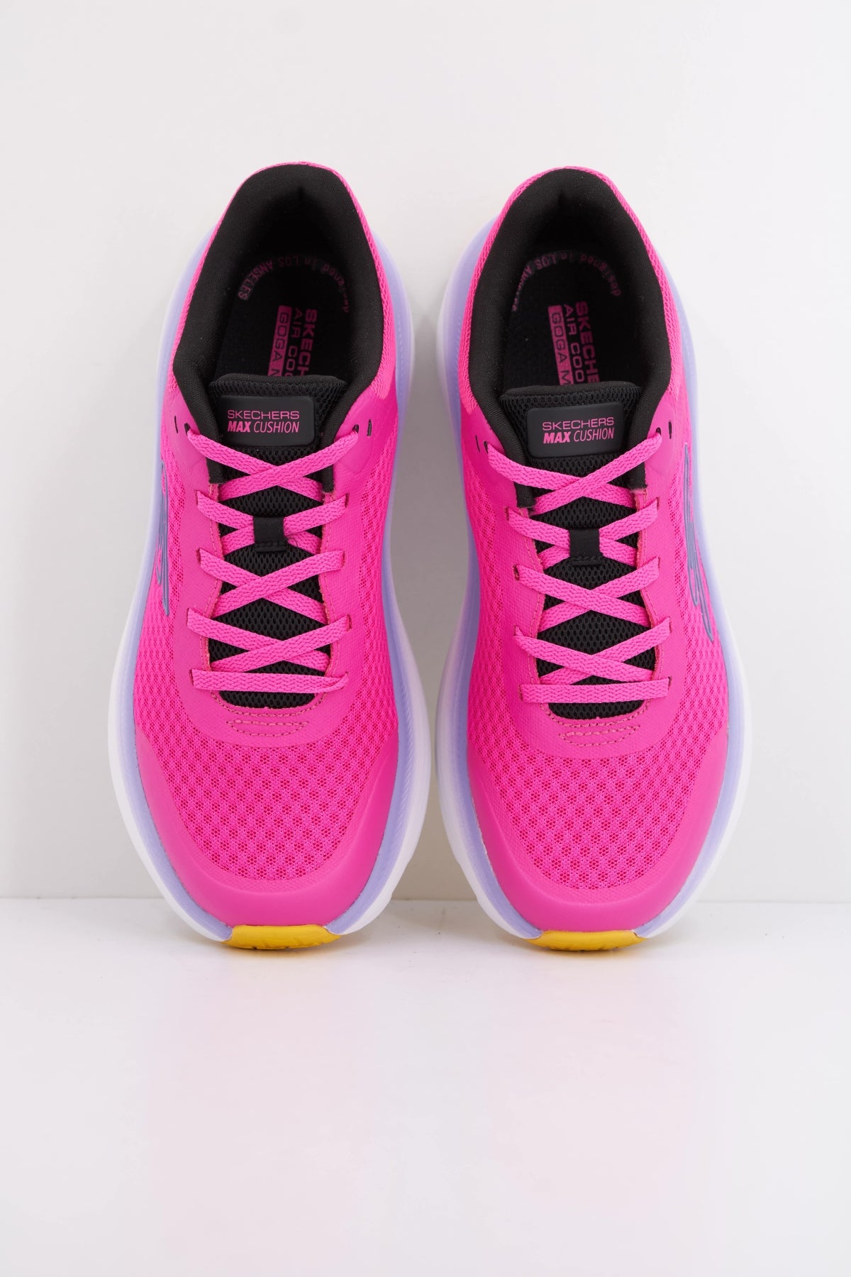 SKECHERS  MAX CUSHIONING ENDE en color RAS  (3)