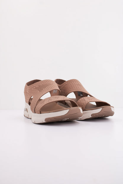 SKECHERS ARCH FIT en color MOC  (2)