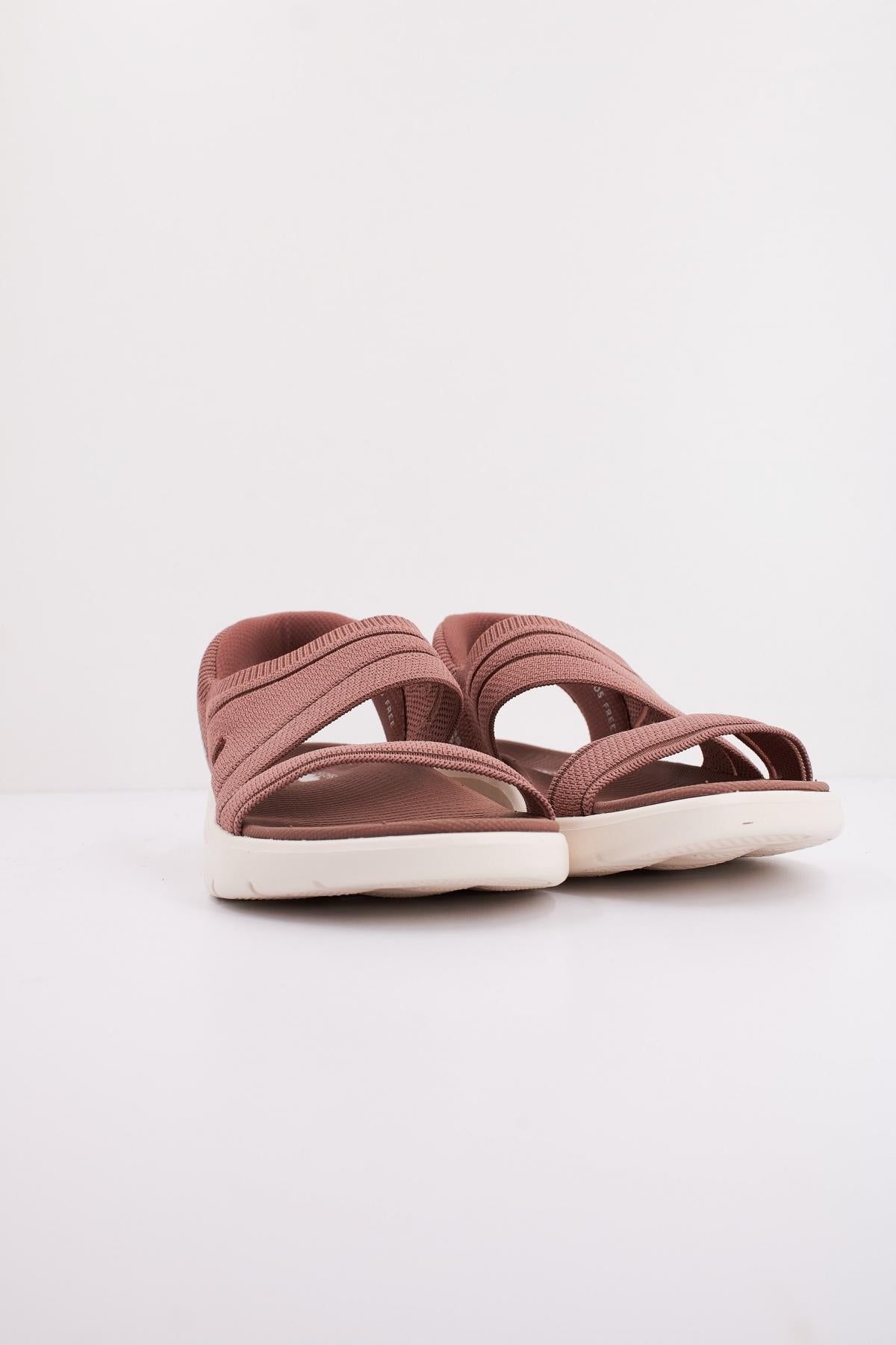 SKECHERS SLIP-INS  GO WALK FL en color BRN  (2)