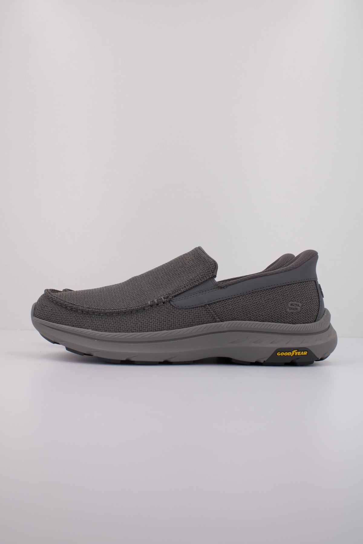 SKECHERS G POLLARD en color GRY  (1)