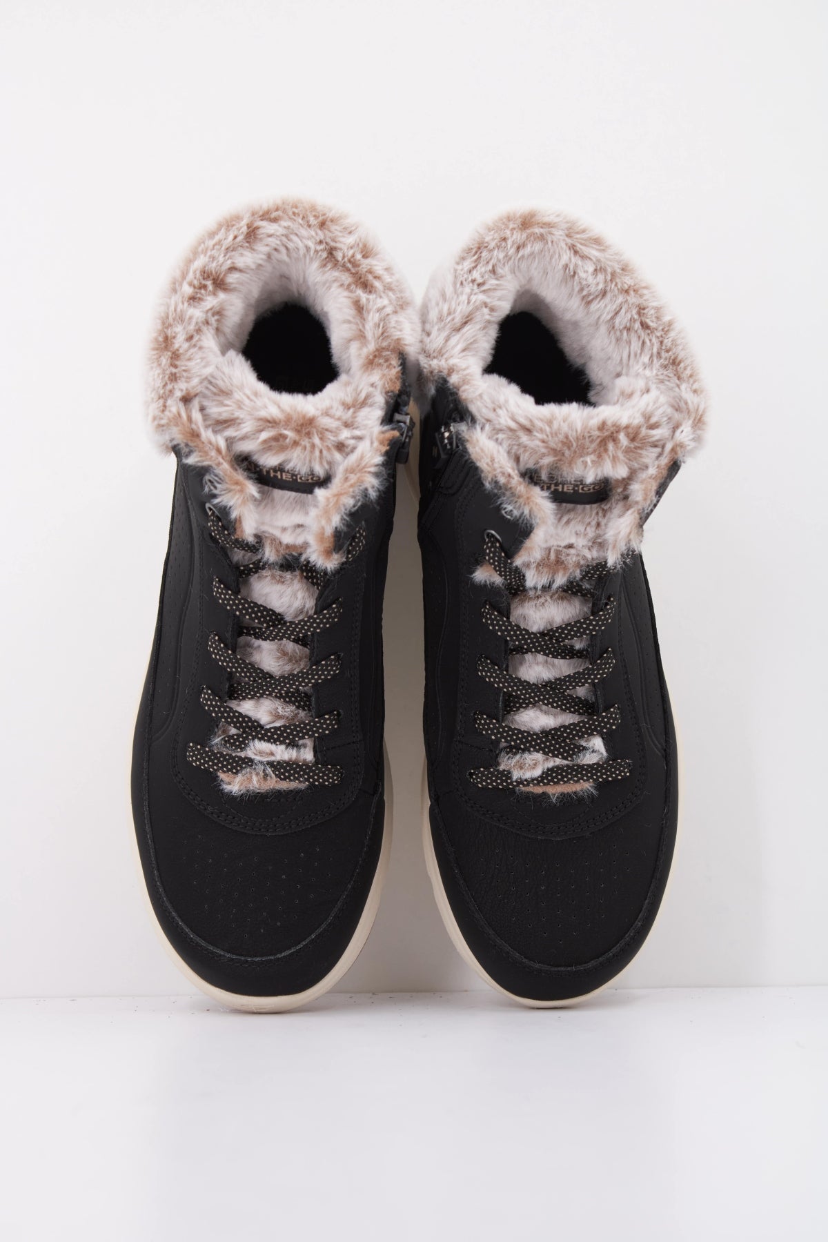 SKECHERS GLACIAL ULTRA MOUNTA en color BLK  (3)
