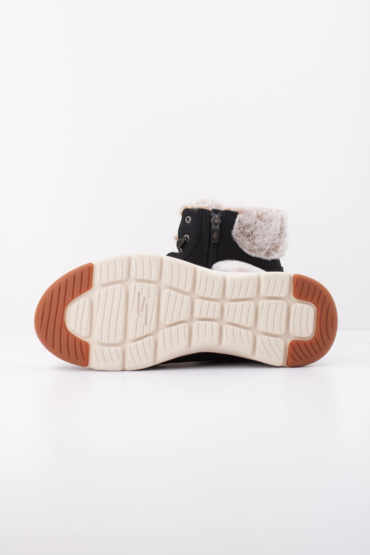 SKECHERS GLACIAL ULTRA MOUNTA en color BLK  (5)