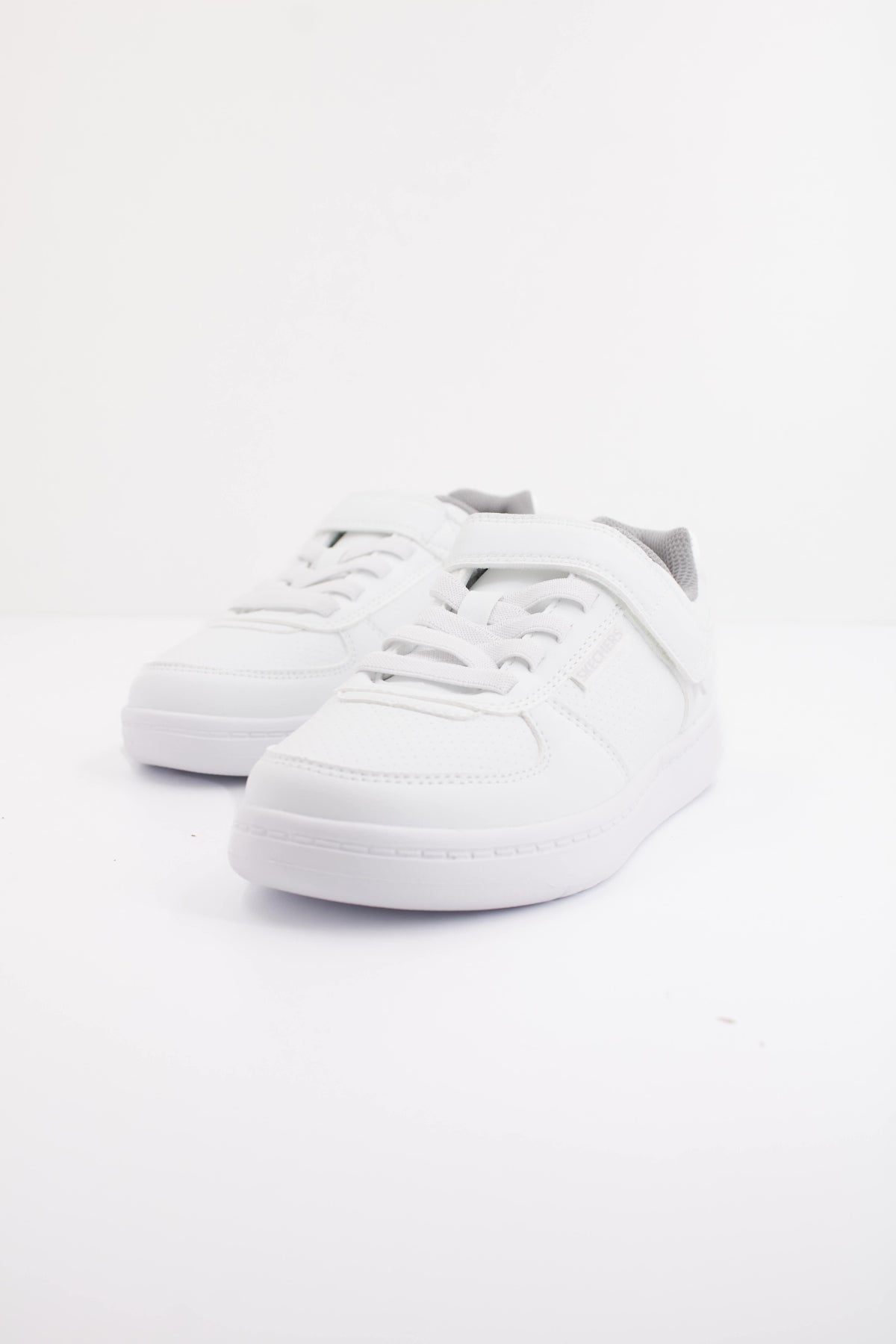 SKECHERS L  en color WHT  (2)
