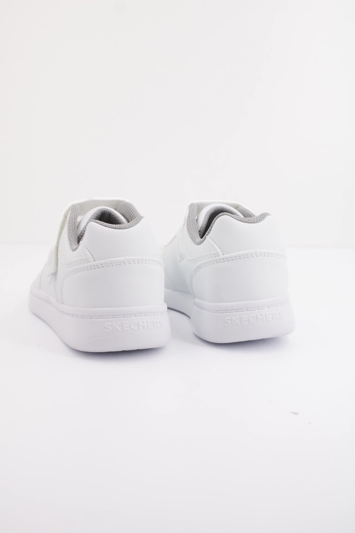 SKECHERS L  en color WHT  (4)