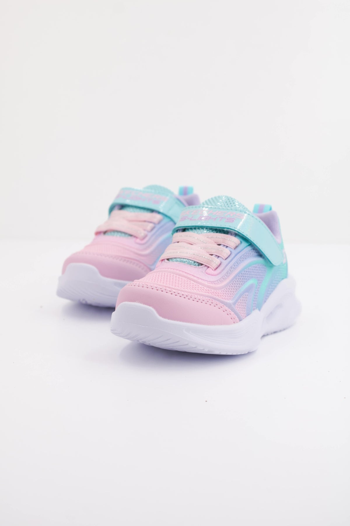 SKECHERS SOLA GLOW en color AQMT  (2)