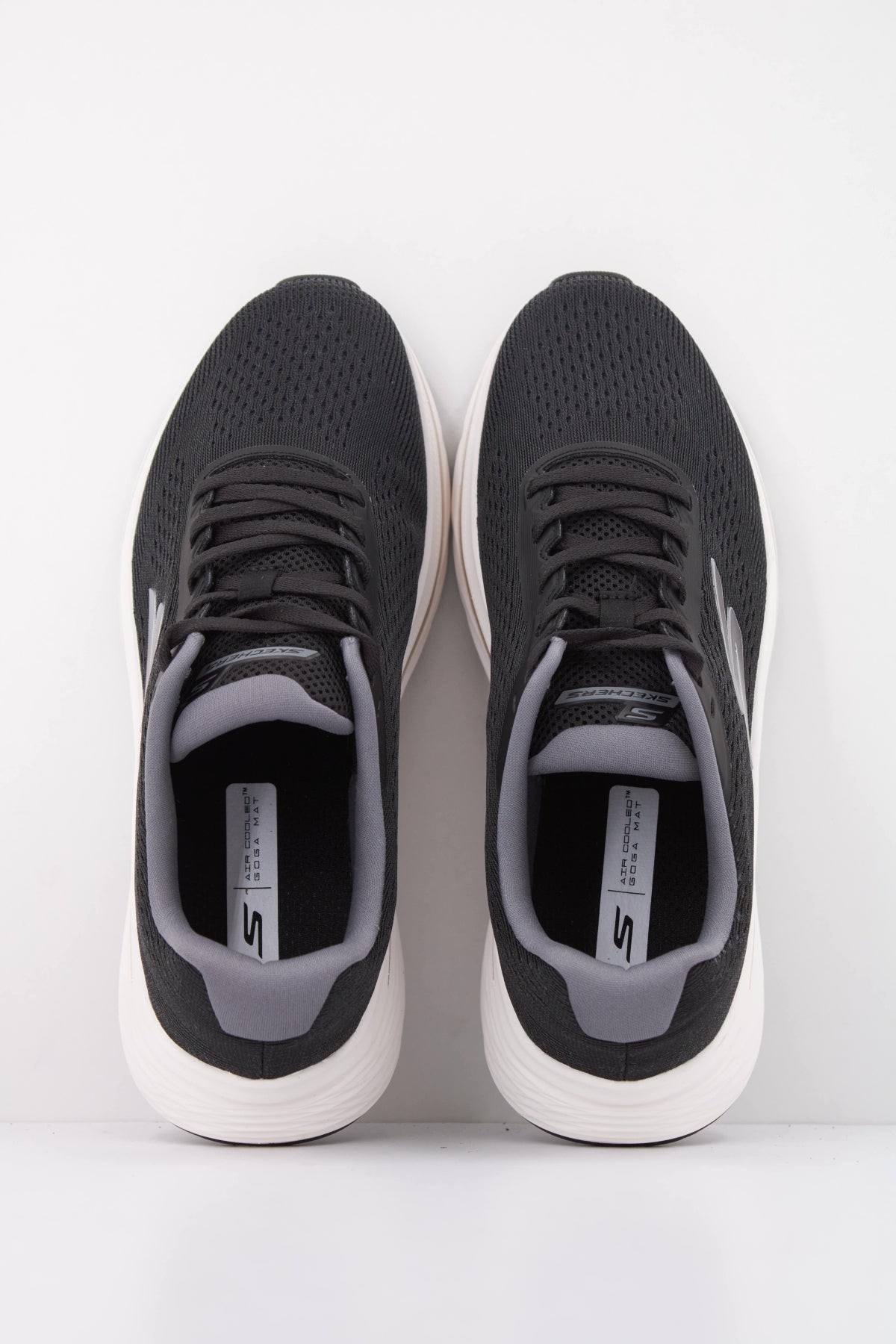 SKECHERS S GO RUN CONSI en color BLK  (3)
