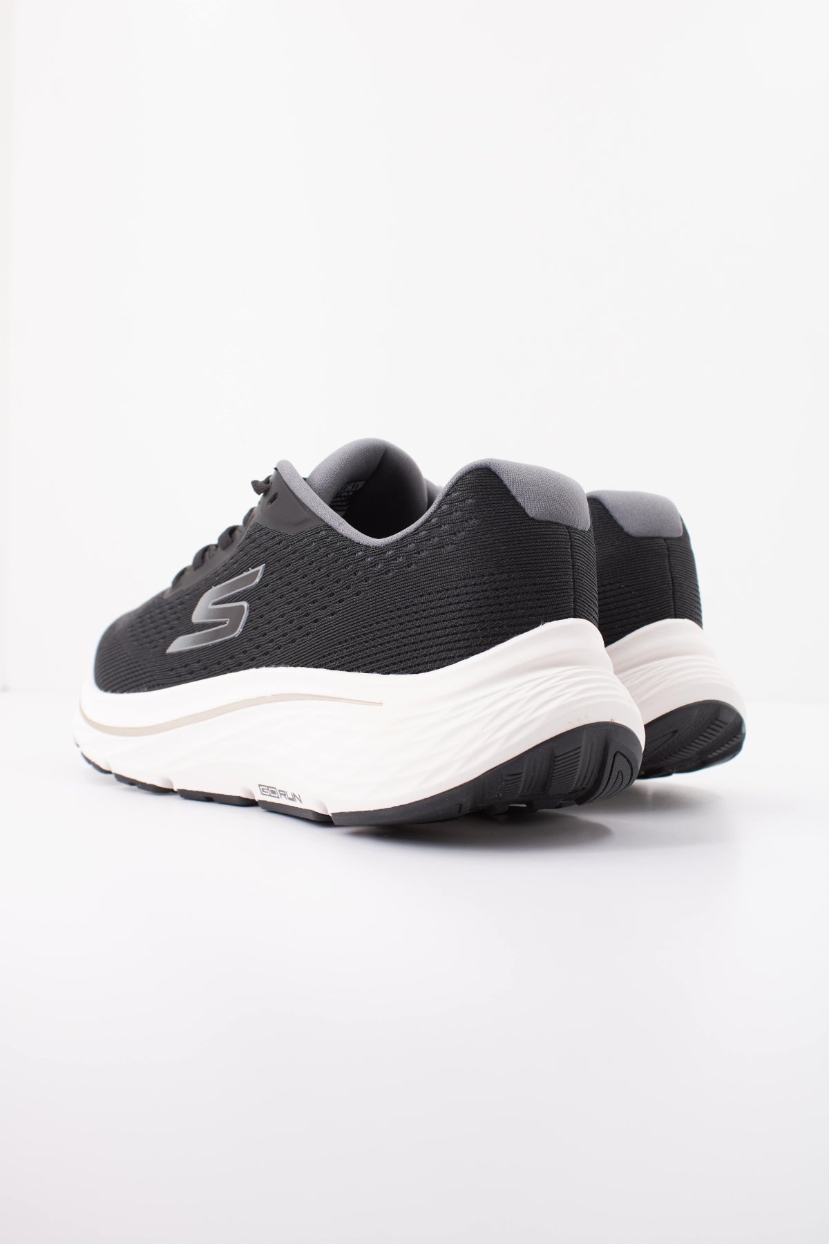 SKECHERS S GO RUN CONSI en color BLK  (4)