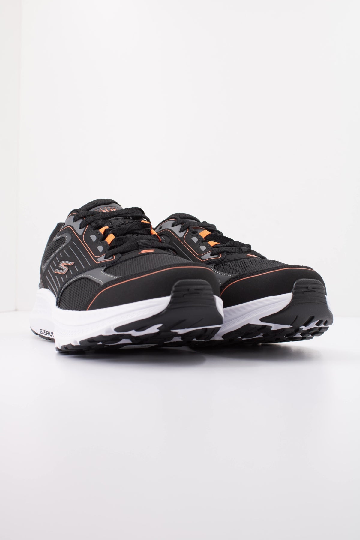SKECHERS GO RUN CONSISTENT . en color BKOR  (2)